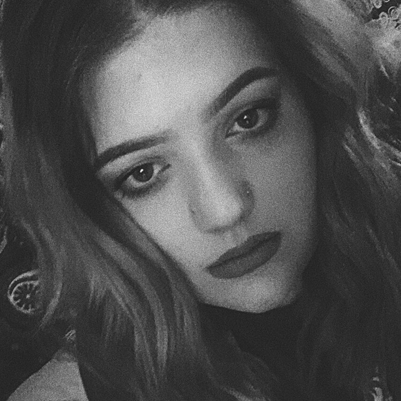 Meet your Posher, Madison - Picture 3 of 5